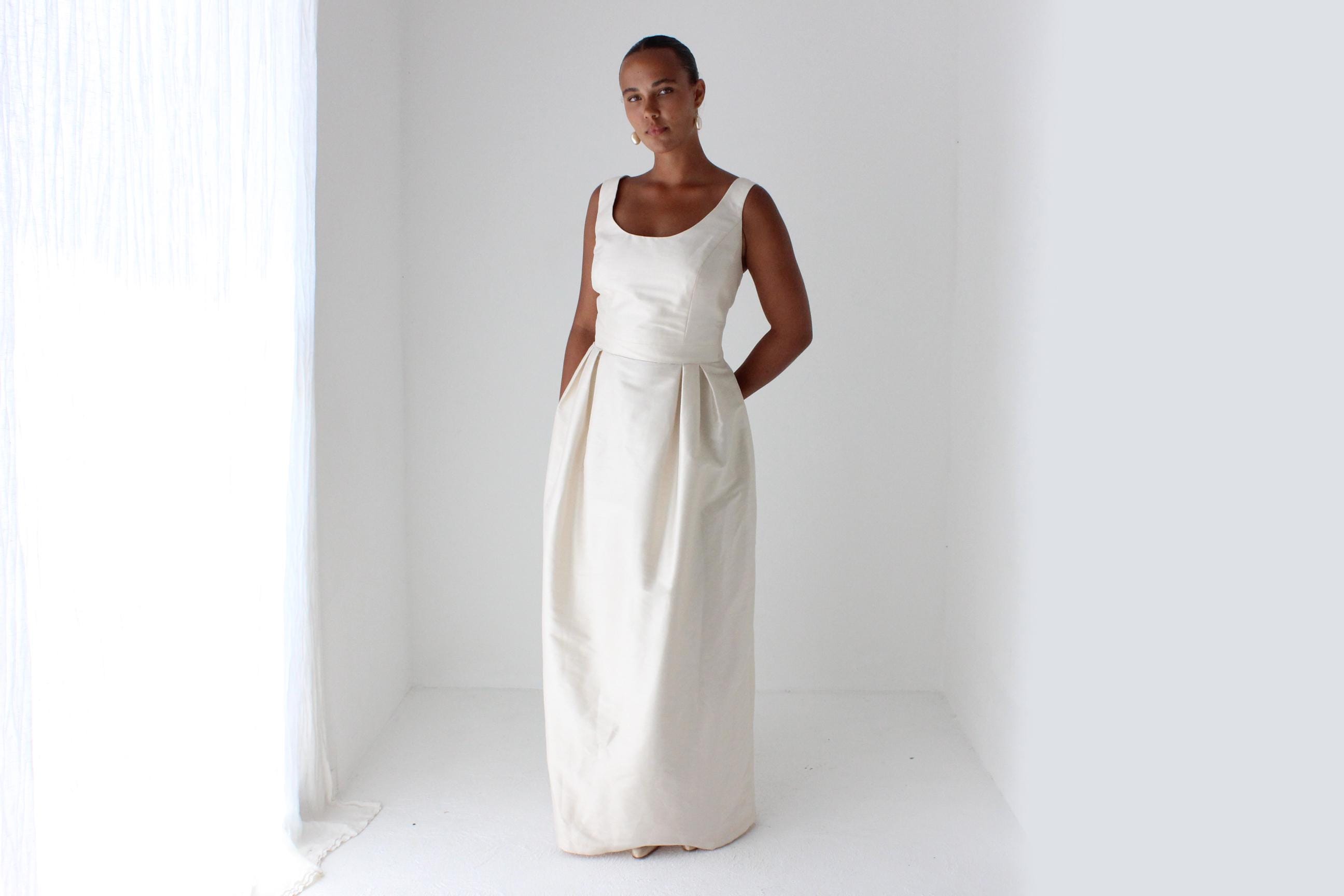 arrange cotton floral embroidered plunge midi dress in buttermilk London Times Puff Sleeve Linen-Blend Midi Dress