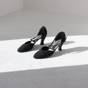 90s Stuart Weitzman Black Fabric Round Toe D&#39;Orsay Courtier Heels ~ Euro 37