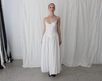 Vestido de fiesta nupcial blanco con falda circular y cintura estilo bailarina de los años 80
