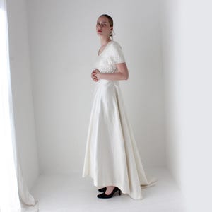1980s Vintage Raw Silk Ivory Empire Waist Scoop Neck Short Sleeve Wedding Gown w/ Train