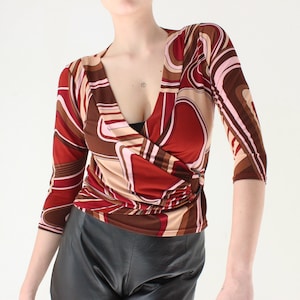 Top corto Y2K con escote pronunciado, estilo discoteca, ajustado, elástico y sexy, estampado de los años 2000 y los años 70