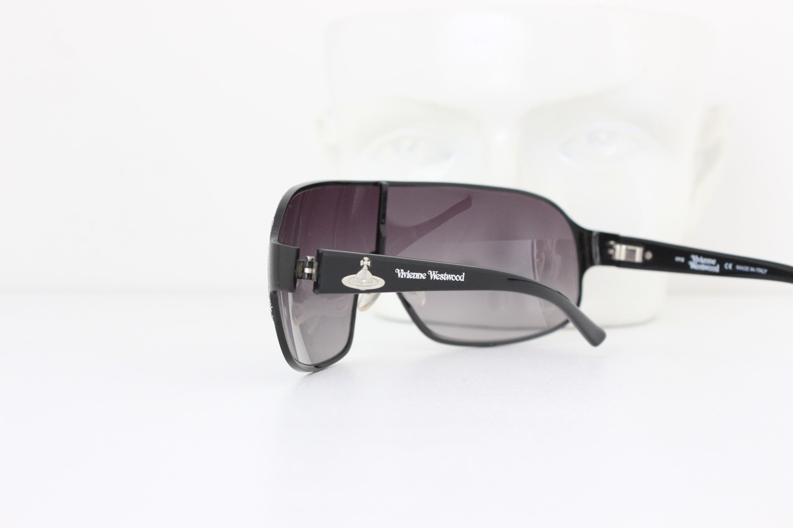 特価商品  Vivienne Y2K Westwood Shield Fi Sci / Techno / Futuristic 小物