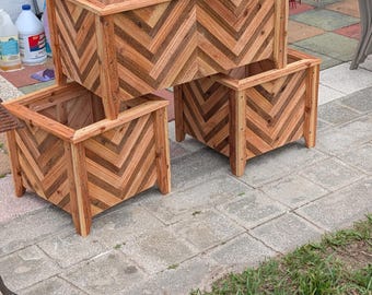 Macetero de cedro hecho a mano con diseño de espiga – Decoración de jardín para exteriores