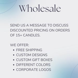 Pode incluir: Imagem com a palavra "Wholesale" em fonte escura. O texto abaixo diz "SEND US A MESSAGE TO DISCUSS DISCOUNTED PRICING ON ORDERS OF 15+ CANDLES." Marcadores listam "FREE SHIPPING", "CUSTOM DESIGNS", "CUSTOM GIFT BOXES", "DIFFERENT COLORS" e "CORPORATE LOGOS."