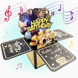Könnte beinhalten: Eine Pop-up-Geburtstagskarte in Schwarz und Gold. Auf der Karte stehen "Happy Birthday" und "Make a Wish". Sie ist mit Luftballons, Sternen und einem Kuchen mit Kerzen verziert. Musiknoten im Hintergrund sorgen für eine festliche Stimmung.