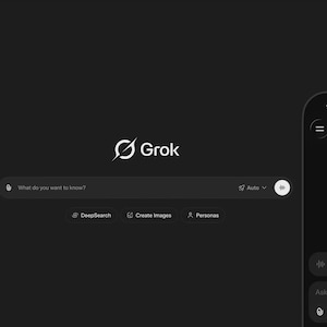Puede incluir: Interfaz gris oscuro con el logotipo de Grok y una barra de búsqueda. La barra de búsqueda contiene el texto "What do you want to know?". Un smartphone muestra la interfaz de Grok con opciones como "Voice Mode" y "Create Videos".