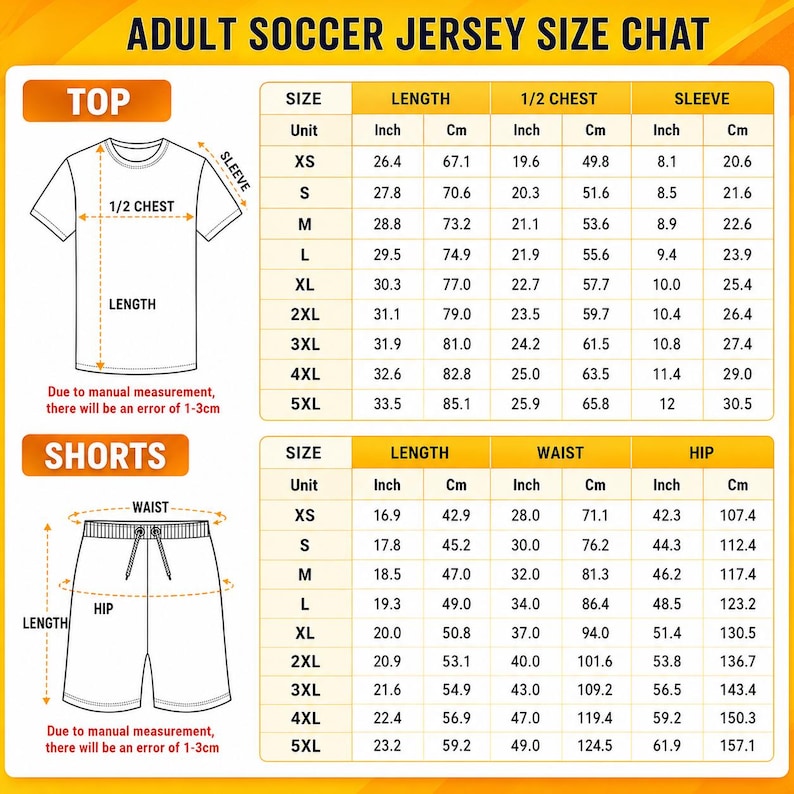 Puede incluir: Una tabla de tallas de camisetas de f&uacute;tbol para adultos con dos secciones para camisetas y pantalones cortos. La parte superior muestra un diagrama de camiseta con medidas de largo, medio pecho y manga en pulgadas y cm. La parte inferior muestra un diagrama de pantalones cortos con medidas de largo, cintura y cadera en pulgadas y cm para tallas de XS a 5XL.