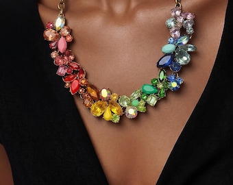 Collar llamativo con estampado de follaje y cristales arcoíris de J. Crew (con etiquetas originales)