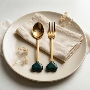 Juego de cubiertos de acero inoxidable con nombre personalizado, cuchara y tenedor con mango de cerámica en forma de corazón. Utensilios para comer, regalo de cocina, regalo para anfitriona.
