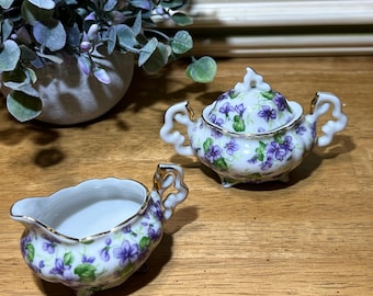Miniaturowy zestaw do śmietanki i cukierniczki z porcelany lewonskiej w stylu vintage