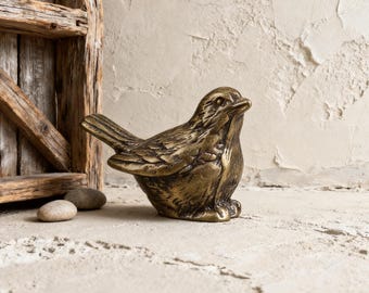 Figura de pájaro de latón vintage, decoración rústica de granja, estatua de gorrión dorado, acento para el hogar estilo cottagecore, regalo para amantes de la naturaleza