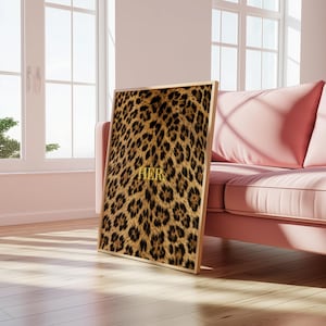 Lyxig leopard & guldfärgad "HER". Modern trendig digital nedladdningsbar väggkonstposter