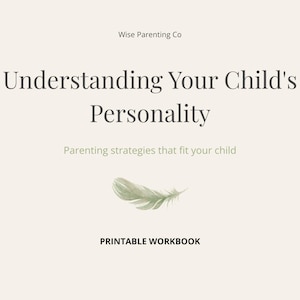 Könnte beinhalten: Ein druckbares Arbeitsbuch mit dem Titel "Understanding Your Child's Personality" von Wise Parenting Co. Das Cover zeigt Text in einer Serifenschrift mit dem Untertitel "Parenting strategies that fit your child". Eine Aquarell-Federgrafik ist ebenfalls enthalten.