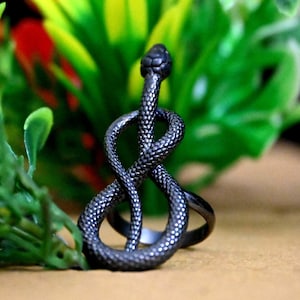 Svart ormring, gotisk ormring, justerbar ormring, svart tonad 925 sterlingsilverring, minimalistisk reptilsmyckegåva