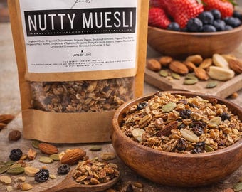 La bondad de los superalimentos: muesli con frutos secos / granola orgánica tostada a mano.