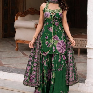 backless pakistani dress Top Pakistani Actresses In Backless Dresses