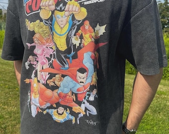 Unbesiegbares Comic-Con Waffle-Texture Washed Boxy T-Shirt mit allen Comics und Charakteren