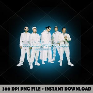 Puede incluir: Cinco personas vestidas con trajes blancos se encuentran frente a un fondo degradado azul oscuro. El texto "INTO THE MILLENNIUM" y "backstreet boys" está centrado frente a ellos. Es un archivo gráfico digital para descarga inmediata.