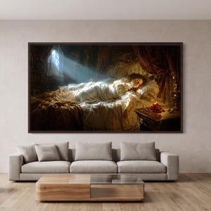 Puede incluir: Una impresi&oacute;n de arte mural rectangular enmarcada que representa a una persona con una t&uacute;nica blanca acostada en una cama en una habitaci&oacute;n oscura. Un rayo de luz entra por una ventana e ilumina a la persona y la ropa de cama texturizada.