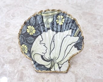 Green Botanical Clam Shell