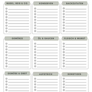 Könnte beinhalten: Eine weiße Checkliste mit deutschen Überschriften, darunter "VORRATS-KAMMER" und "checklist". Kategorien wie "NUDEL, REIS & CO.", "KONSERVEN" und "BACKZUTATEN" sind aufgeführt, jede mit leeren Zeilen für Notizen. Das Design ist schlicht und zweckmäßig.