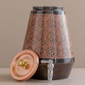 Dispensador de agua de cobre puro con grifo, diseño exquisito / Tanque de almacenamiento de agua de cobre martillado hecho a mano de 5000 ml / Artículos para bebidas de cocina / Decoración del hogar