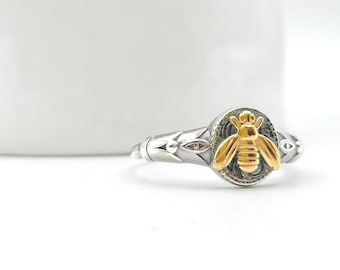 Anillo de abeja de plata de ley: banda retorcida, joyería minimalista de abeja.