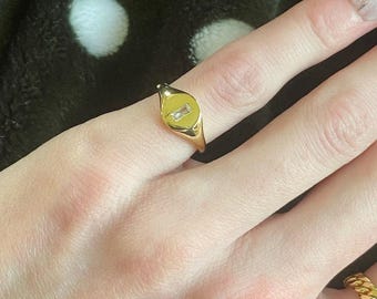 Anillo de sello para dedo meñique con bisel de diamantes en oro de 14 quilates, anillo minimalista apilable.