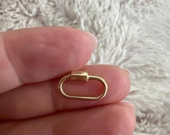 Mosquetón ovalado para sujetar dijes, de oro macizo de 14 quilates (16 mm).