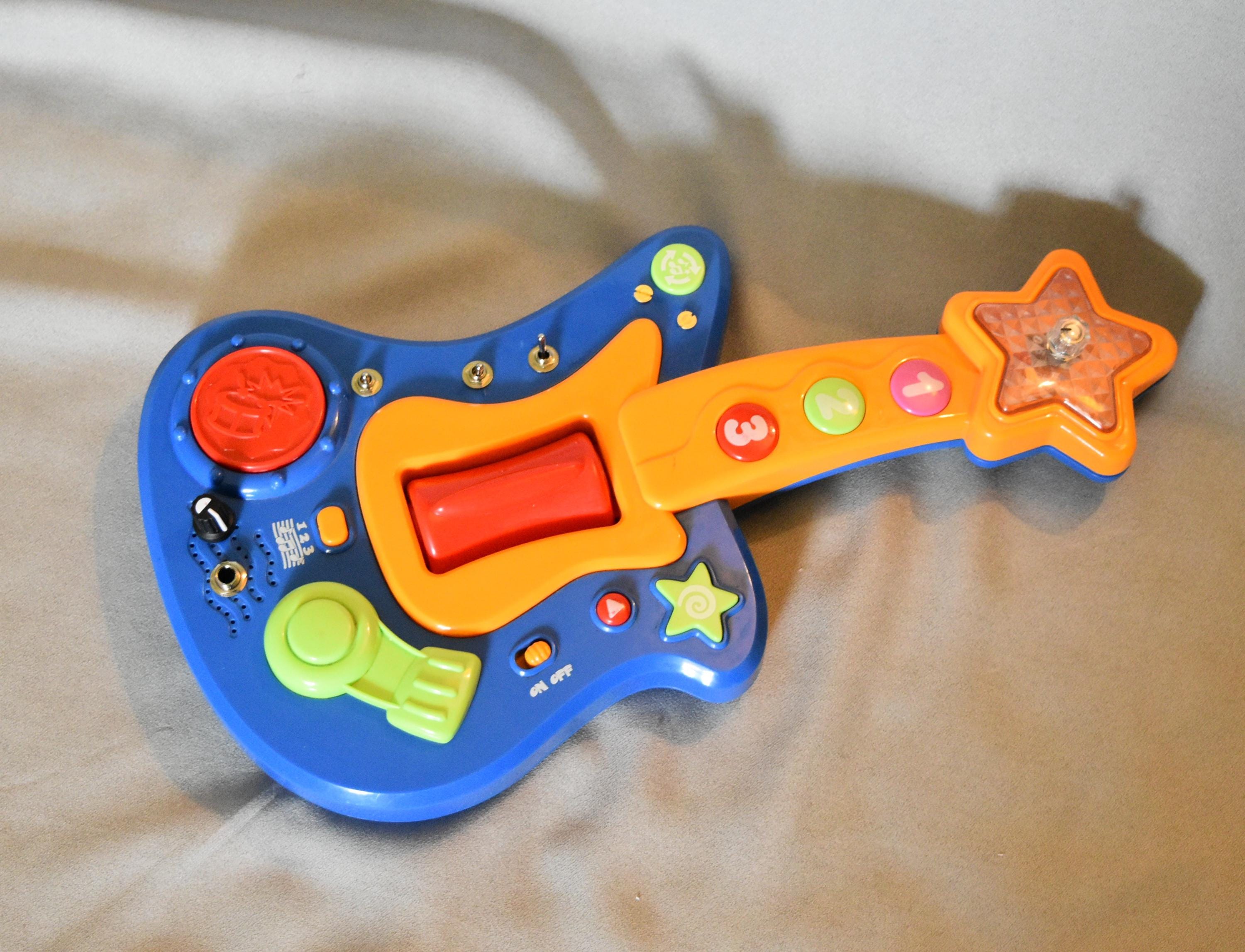 Circuit Bent Toy Guitar - Glitch - Noise - Drone Machine by