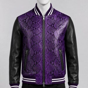 Chaqueta universitaria de cuero para hombre con diseño de piel de serpiente pitón morada, bomber de manga negra, abrigo urbano de lujo de diseñador.
