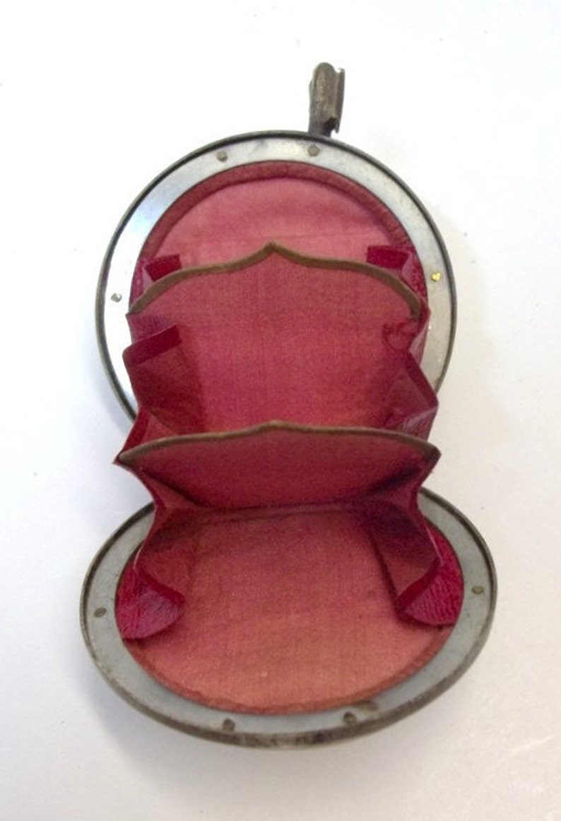 Antique Mother of Pearl Coin Purse Round Compact French Souvenir Memory Victorian Collectible Coin Purse Red Interior Memento DD 1465