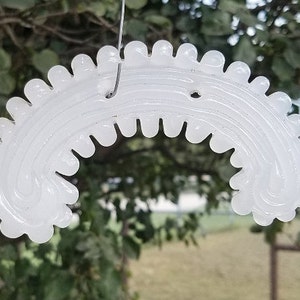 Specchio curvo veneziano in vetro di Murano italiano opalescente vintage o parte luminosa
