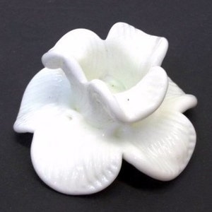 Vintage Murano 2 1/2&quot; White Milk Glass Chandelier Flower, Daffodil Shape