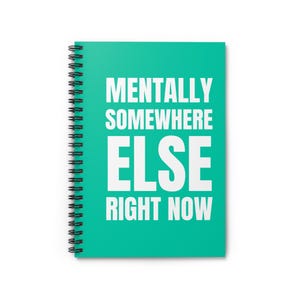 Mentally Somewhere Else Notebook, Sarkastisk Tonårsdagbok, Skolhumor (150 linjerade sidor)