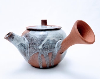 Bule Kyusu 200 ml – bule de cerâmica japonesa artesanal com esmalte de cinzas de bordo.