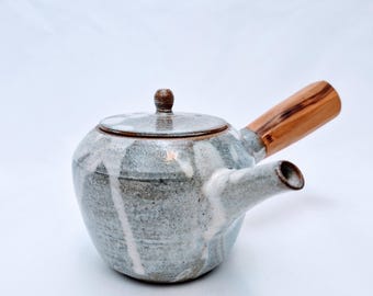 Tetera japonesa Kyusu, 300 ml, cerámica con asa lateral de madera de manzano - hecha a mano