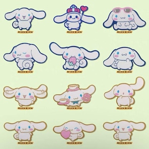 Puede incluir: Una colección de parches de personajes de dibujos animados blancos con varios accesorios y expresiones. Cada parche está delineado en azul y tiene un borde de color beige claro. Los parches varían en tamaño, el más grande mide 7,0 cm x 3,7 cm.