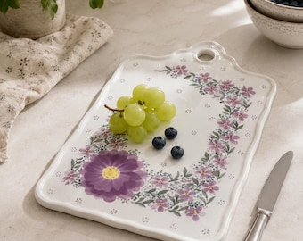 Vassoio da portata in ceramica con decorazioni floreali, vassoio per formaggi in stile cottagecore, piatto da frutta con fiori viola