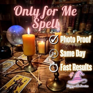 Könnte beinhalten: Eine mystische Szene mit brennenden Kerzen, Tarotkarten und einer leuchtenden Kristallkugel. Das Bild enthält den Text "Only for Me Spell", "Photo Proof", "Same Day" und "Fast Results". Eine rosa Hexenhut-Grafik ist ebenfalls vorhanden.