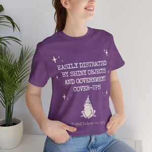 Camiseta de rana con teoría de la conspiración, camiseta para encubrir objetos brillantes, humor sobre criptidos y TDAH