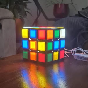 Lampada cubo puzzle a LED USB – Decorazione geek e moderna – Regalo originale – Decorazione per sala giochi / Decorazione gaming / Lightbox /