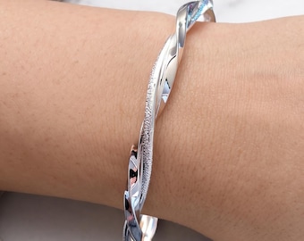 Offener Armreif aus 925er Sterlingsilber, verstellbares Silberarmband, minimalistischer Armreif aus Sterlingsilber, Silberschmuck für Damen, Geschenkidee für Sie