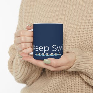Kubek BTS Keep Swimming, kubek do kawy inspirowany Arirang, kubek motywacyjny, uroczy wzór K-pop (11 uncji / 0,33 l i 15 uncji / 0,44 l)
