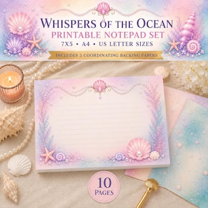 Op de afbeelding: Een printbare notitieblokset getiteld Whispers of the Ocean, met een pastelkleurige achtergrond met illustraties van schelpen, parels en zeesterren. Het notitieblok bevat 10 pagina's met gelinieerd papier in 7x5, A4 en US letter-formaat.
