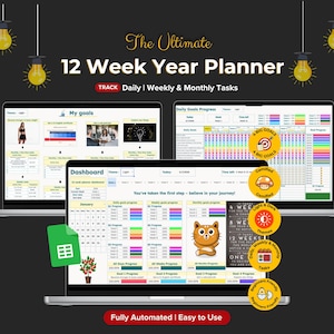 Op de afbeelding: Drie laptops tonen een digitale 12-weken jaarplanner met secties voor dagelijkse, wekelijkse en maandelijkse taken. De planner bevat een dashboard en tools voor het stellen van doelen. De tekst "The Ultimate 12 Week Year Planner" is zichtbaar.