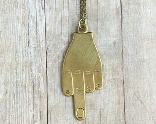 Collana Con Ciondolo Dito Medio In Argento Microfuso - Made In Italy - Catena 50 Cm - Anallergica
