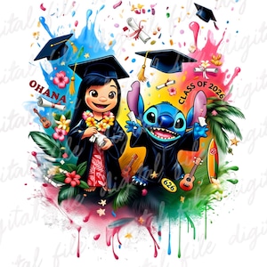 Puede incluir: Ilustración digital colorida con Lilo y Stitch celebrando su graduación. Lilo lleva un lei y Stitch celebra. La imagen incluye el texto "OHANA" y "CLASS OF 2026", junto con gorras de graduación, confeti y elementos tropicales.