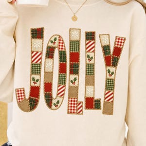PNG de Feliz Navidad, Letras Navideñas de Patchwork, Aplicación Navideña Falsa, PNG de Camisa Alegre a Cuadros, Sublimación Navideña Preppy, Transferencia DTF