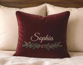 Capa de almofada europeia de veludo vermelho natalino com bordado de nome personalizado - Capa de almofada decorativa personalizada - Presente de Natal para ela, presente para anfitriã